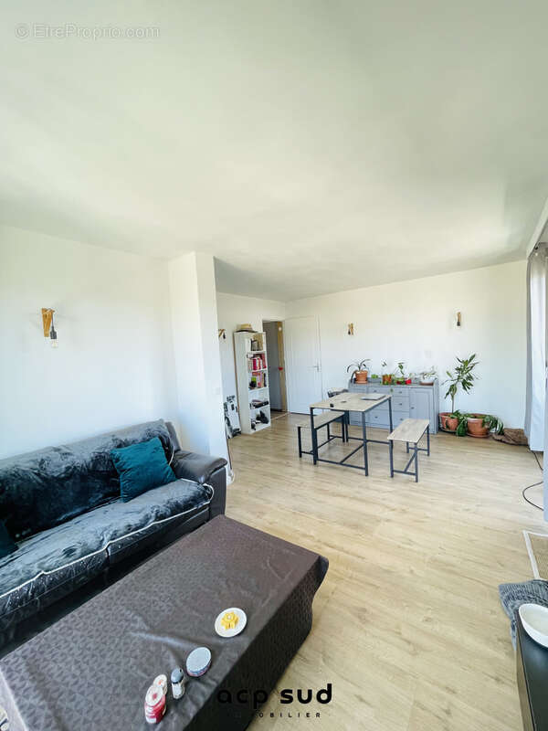 Appartement à MARSEILLE-4E