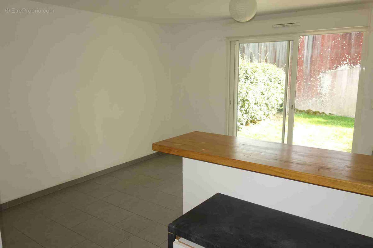 Appartement à SAINT-SEURIN-DE-CURSAC