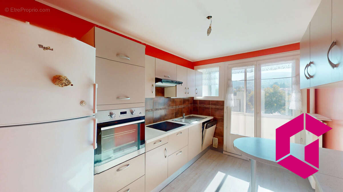 Appartement à LE CHAMBON-FEUGEROLLES