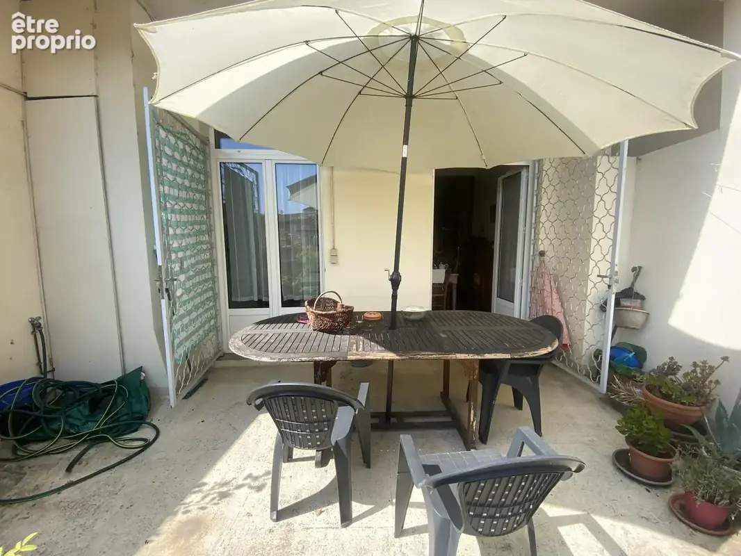 Immeuble de ville avec partie commerciale et partie habitation avec terrasse - photo 7