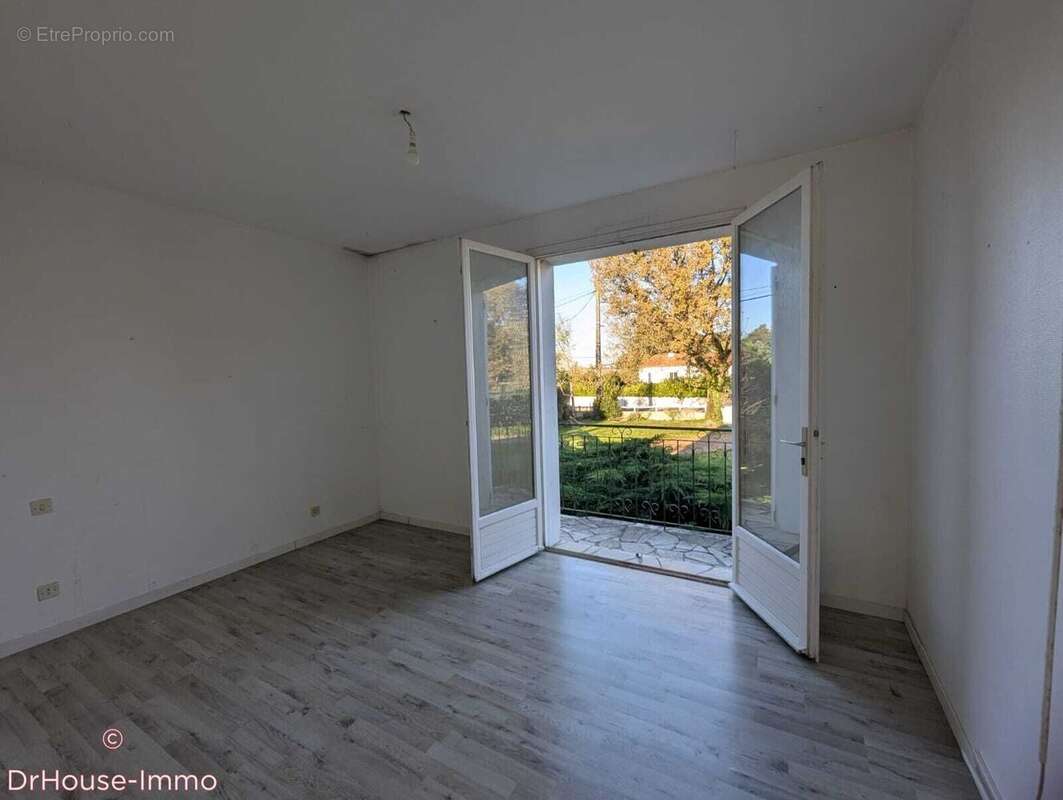 Maison à SAINT-ETIENNE-DE-MER-MORTE