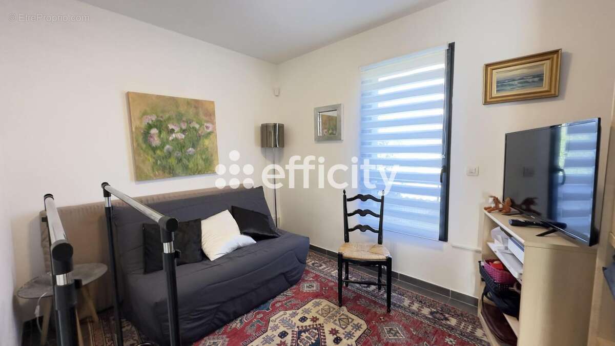 Maison à JONQUIERES-SAINT-VINCENT