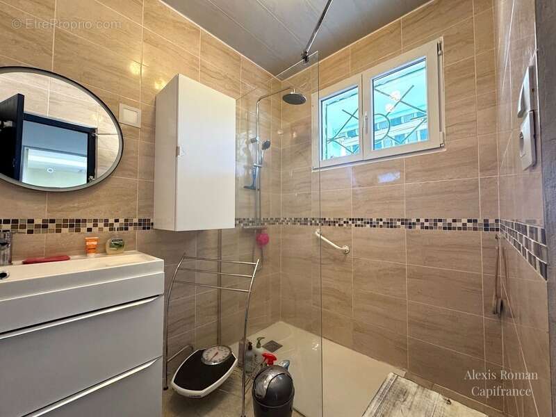 Maison de plain-pied 105 m² + double garage – env. 155 m² utiles – terrain 1 533 m² – proche commodités - photo 9