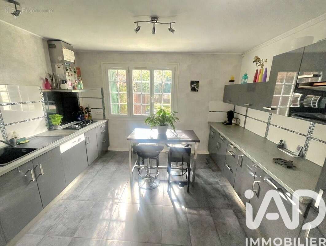 Photo 2 - Maison à MONTIGNY-LES-CORMEILLES