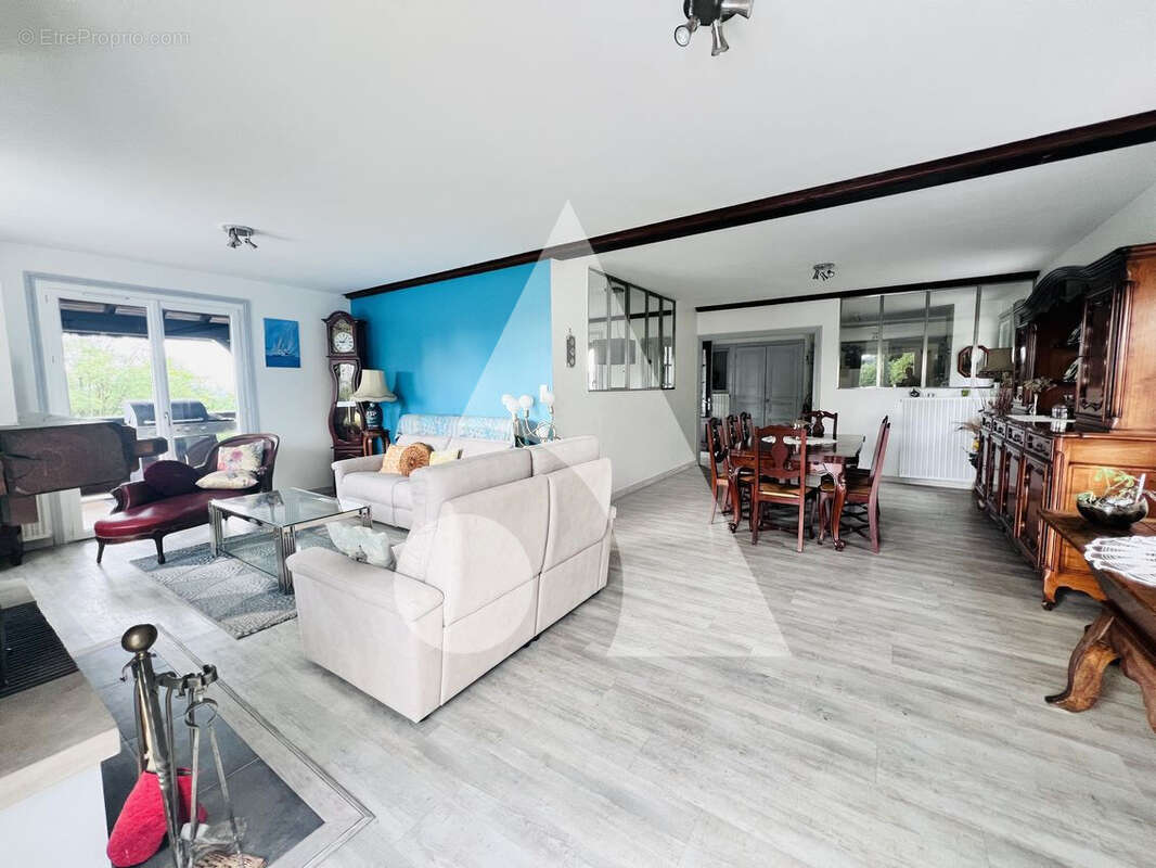 Belle maison avec piscine sur la côtière à Neyron - photo 3