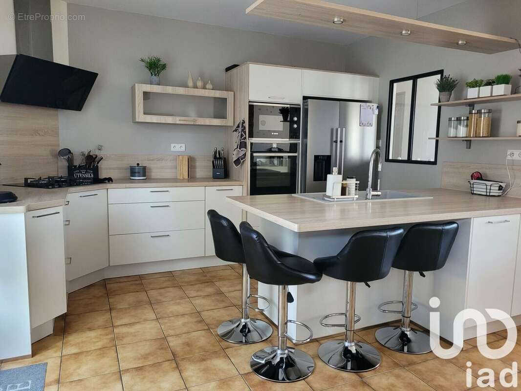 Maison 115 m² à Alloue  - photo 2
