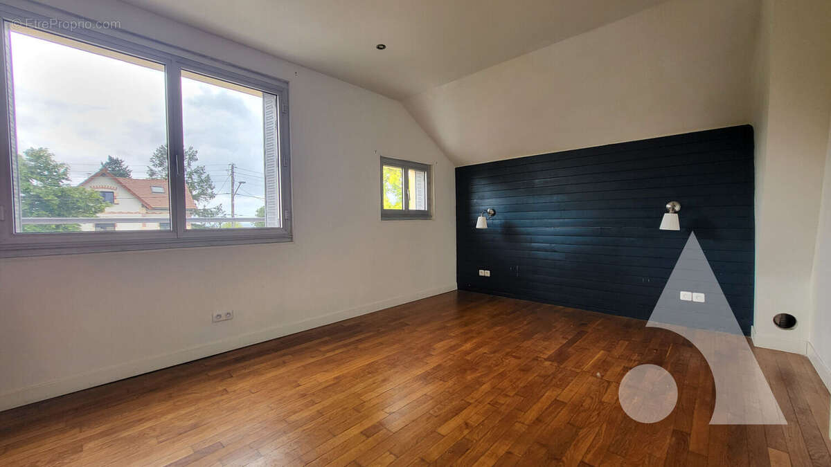 Herblay Sur Seine 7 pièces 3 chambres + bureau + studio indépendant - photo 7
