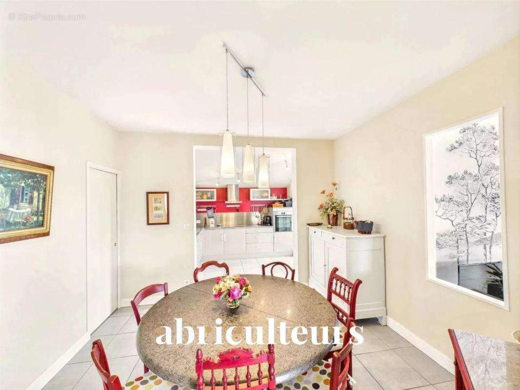 Maison à MORTAGNE-SUR-GIRONDE