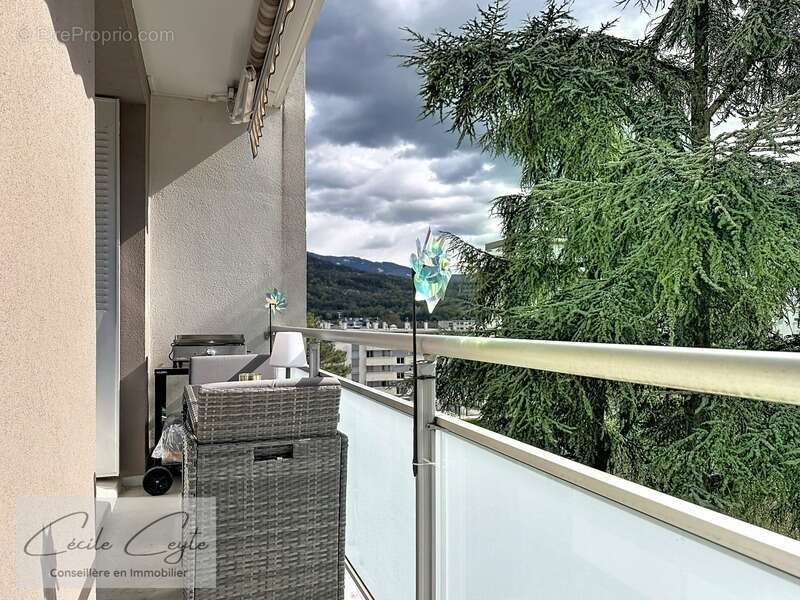 Appartement à SAINT-MARTIN-D'HERES