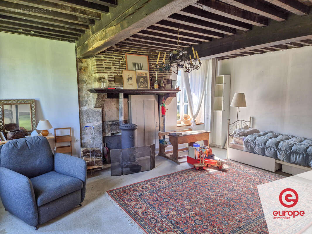 Maison à SAINT-MARTIN-DU-PUY