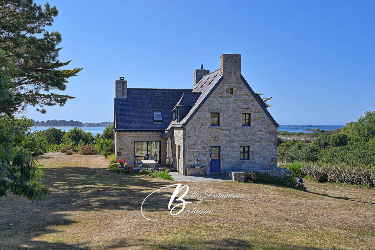Maison à PLOUGRESCANT