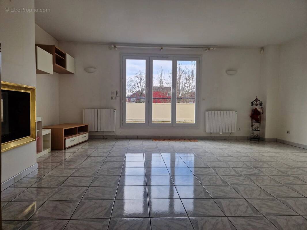 Appartement à VOISINS-LE-BRETONNEUX