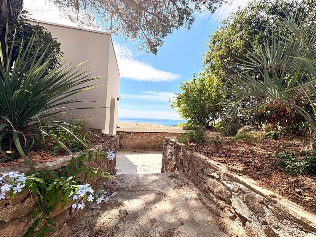 Villa contemporaine à Sète sur le mont Saint Clair côté Sud avec vue Mer, terrasse 110 m2 et garage - photo 11