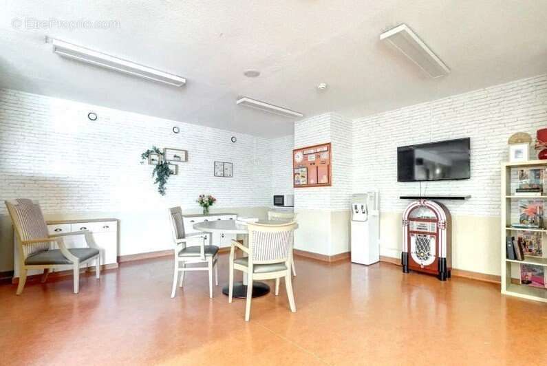 INVESTISSEMENT LOCATIF  Châteauneuf-les-Martigues  Résidence Ehpad Les Jardins de Valtrède - 6.03% de rentabilité - photo 6