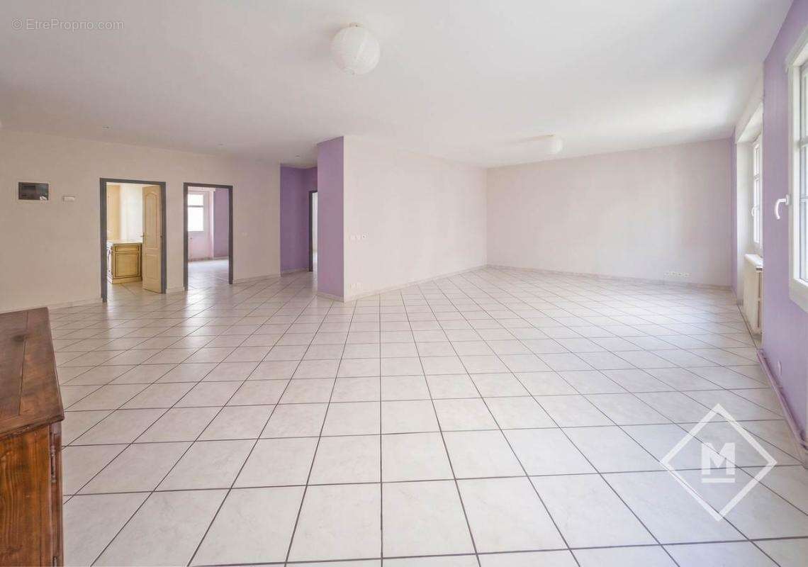 Appartement à MARSEILLE-5E