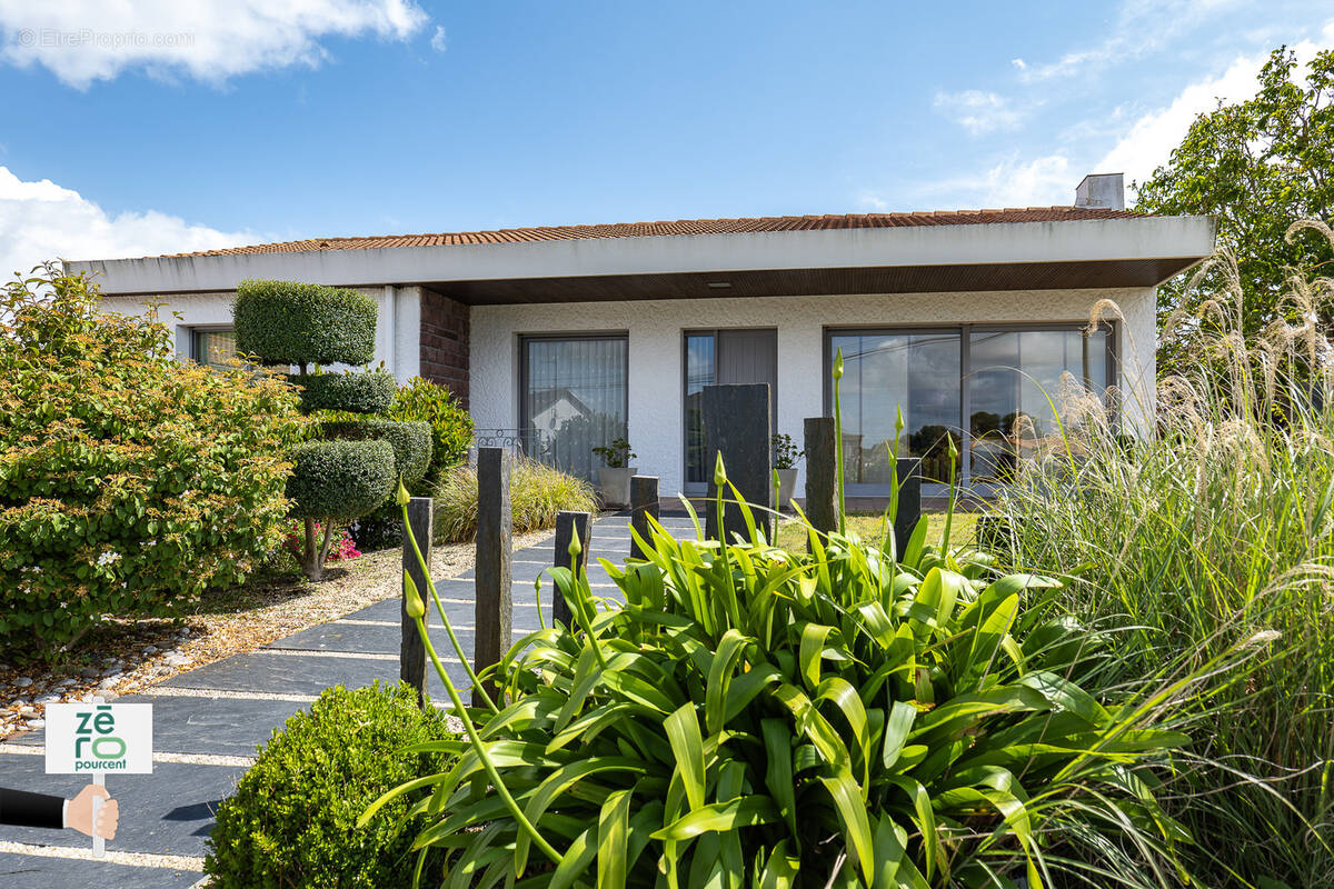 Maison à LES HERBIERS