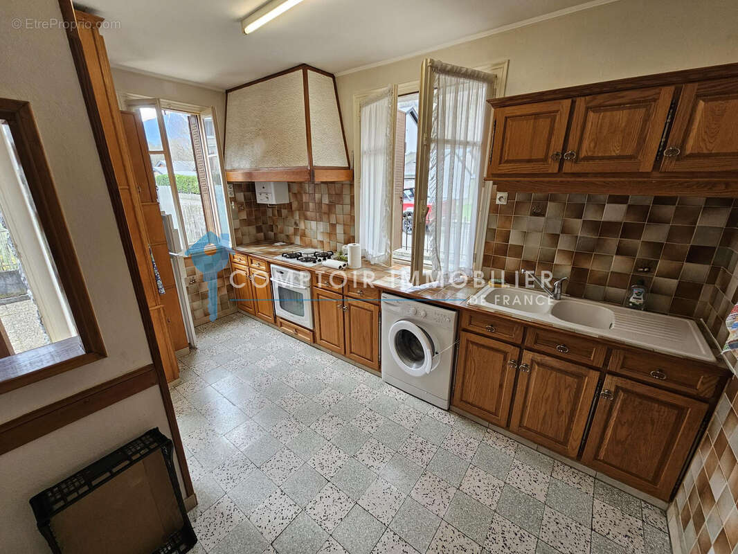 A vendre - 31110 Salles et Pratviel- Maison T6 de 130 m2 avec grand Cellier - photo 3