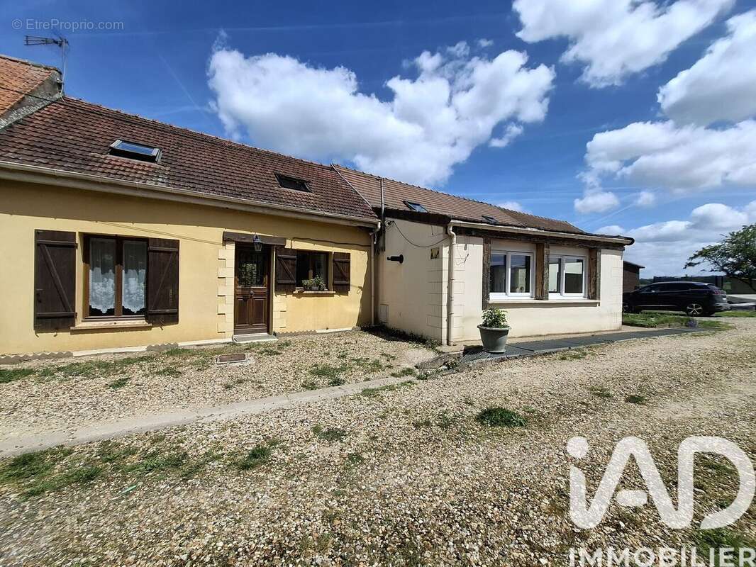 Maison 152 m² à Crepy-En-Valois  - photo 2