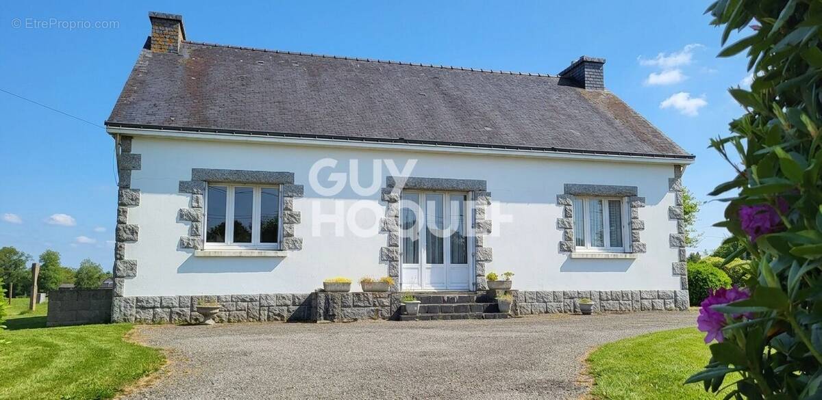 Maison à LOCQUELTAS