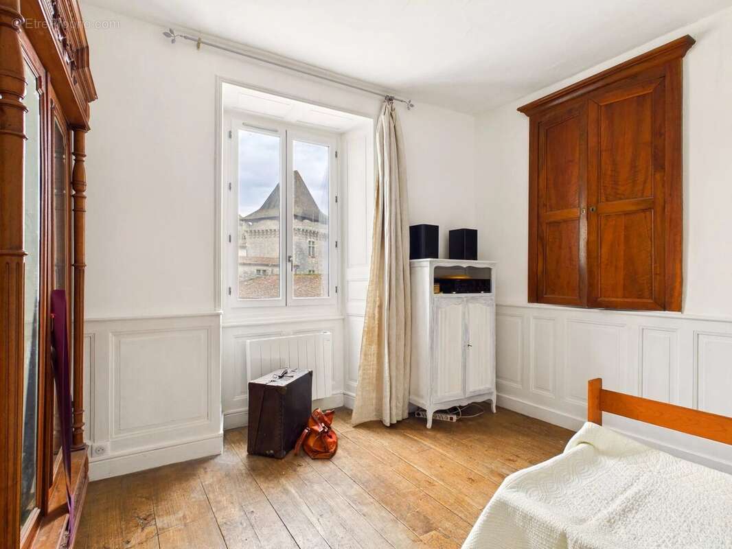 Maison à VARAIGNES