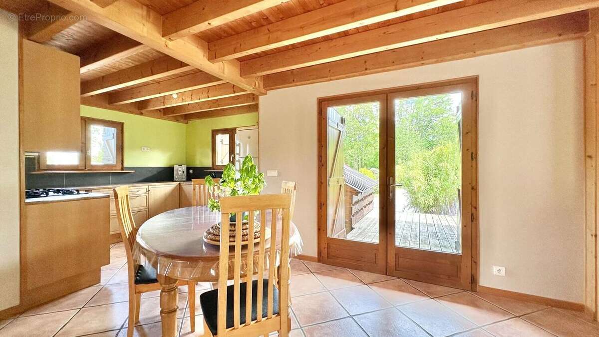 Maison à LA ROCHE-SUR-FORON