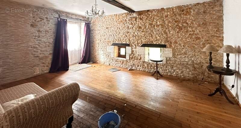 Maison à SAINT-GERMAIN-DE-MONTBRON