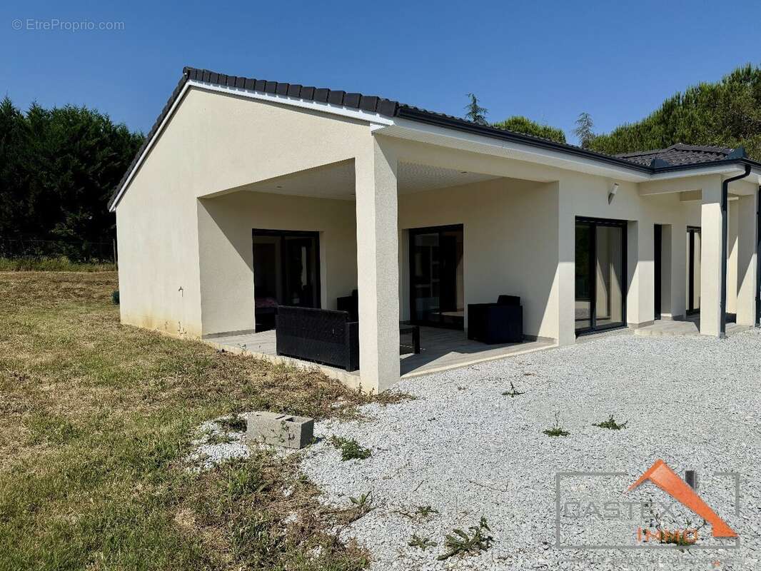 Maison récente au calme  Terrain clos  Garage - photo 12