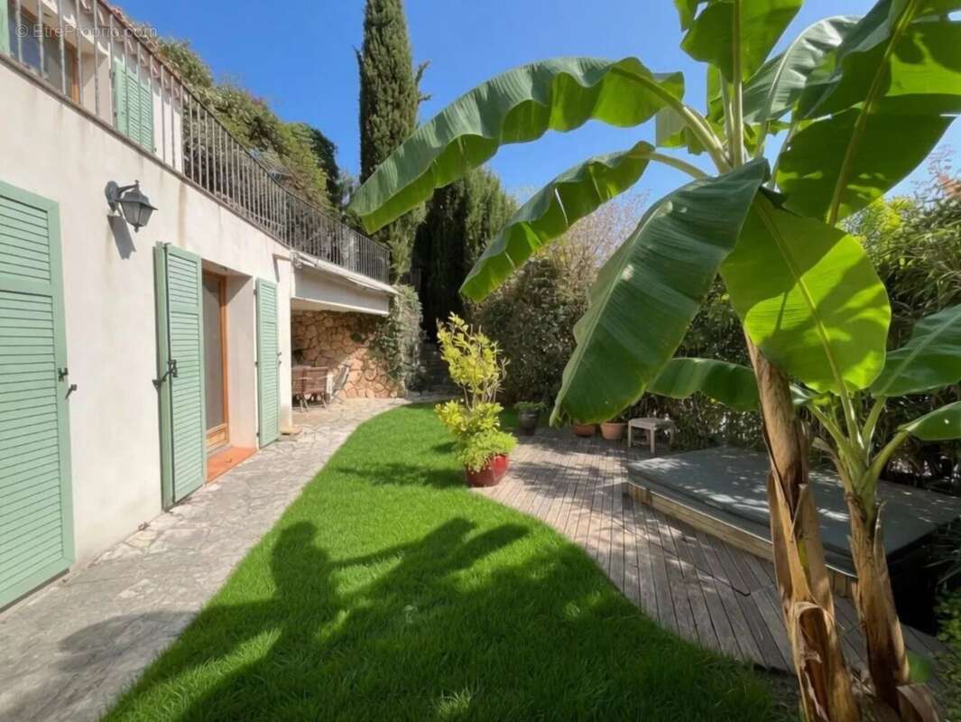Maison à EZE