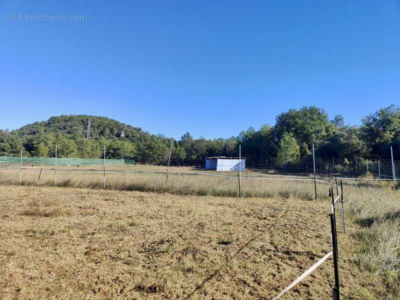 Terrain à CARLENCAS-ET-LEVAS