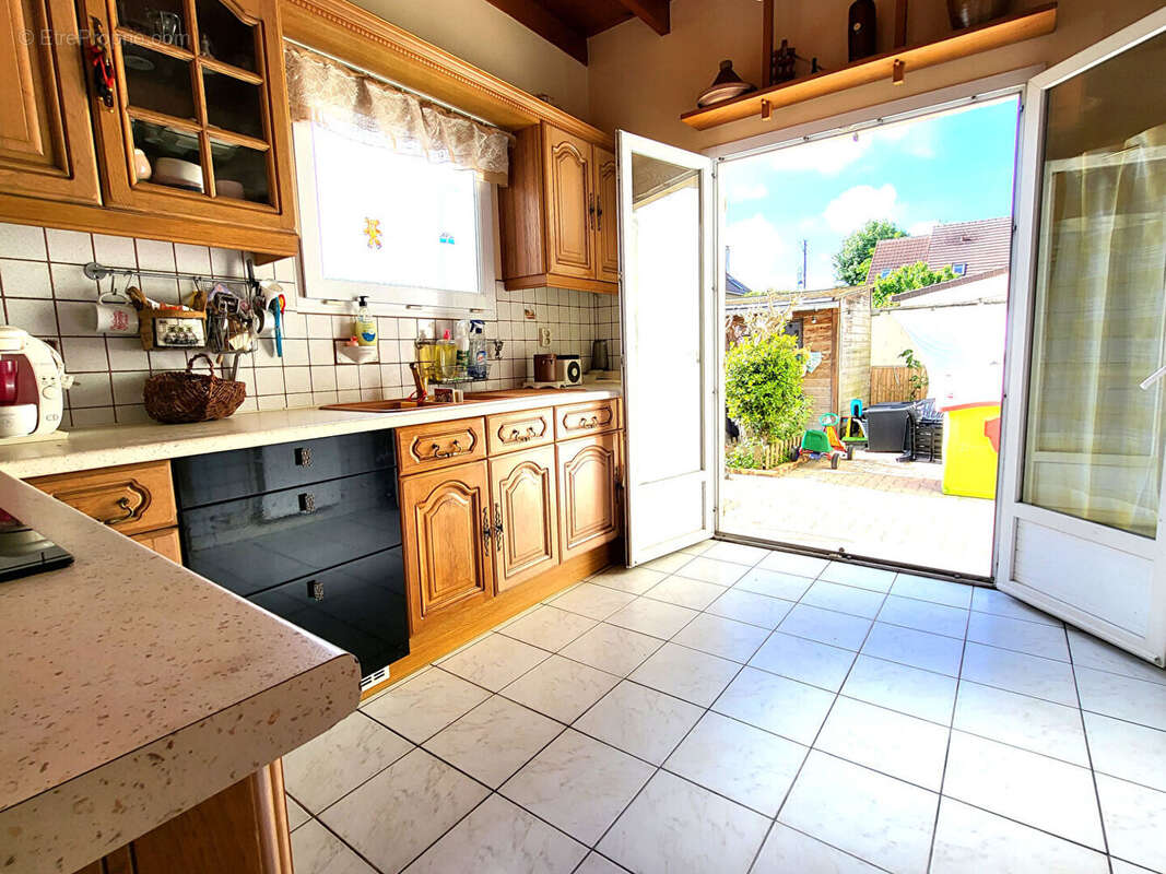 Maison à LES CLAYES-SOUS-BOIS