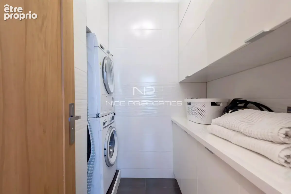 JUAN-LES-PINS Superbe penthouse - 350m2 terrasse vue mer - photo 18