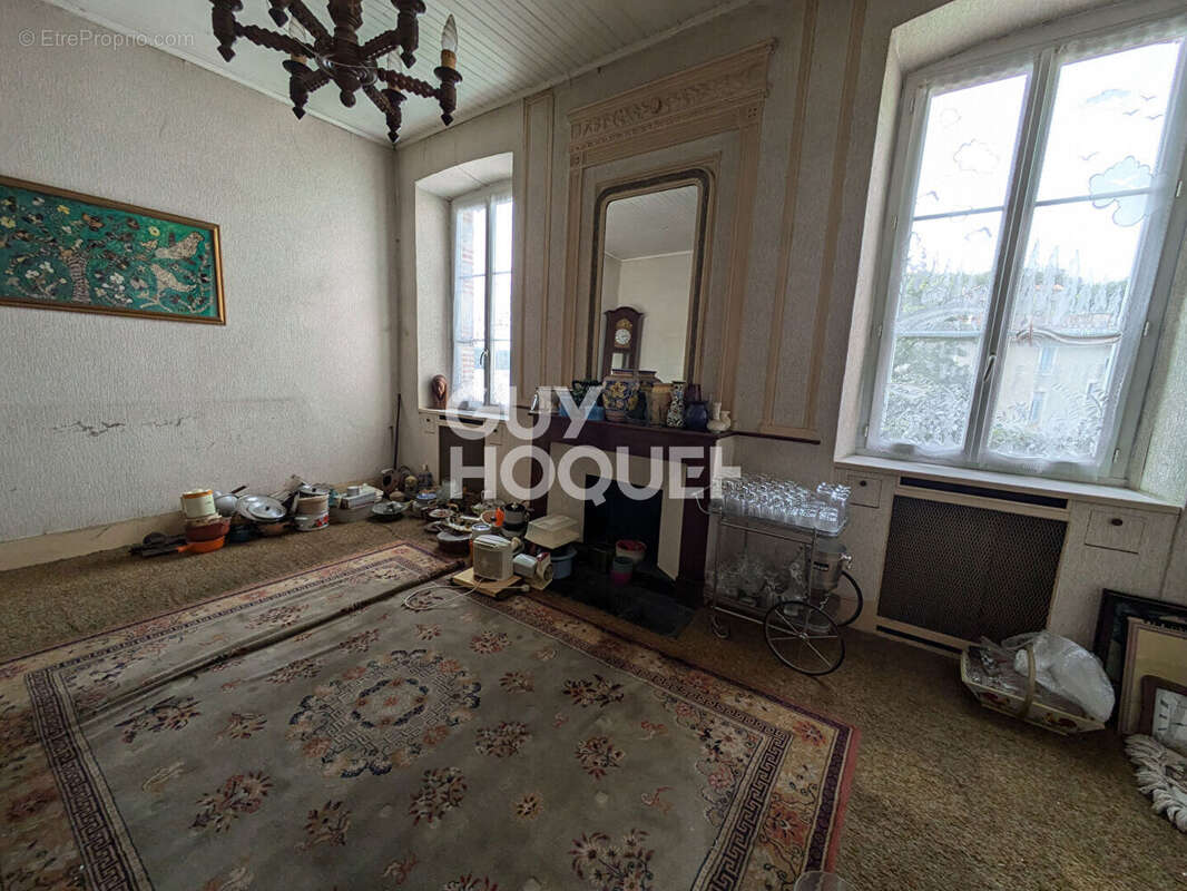 Maison à LAROQUE-DES-ARCS