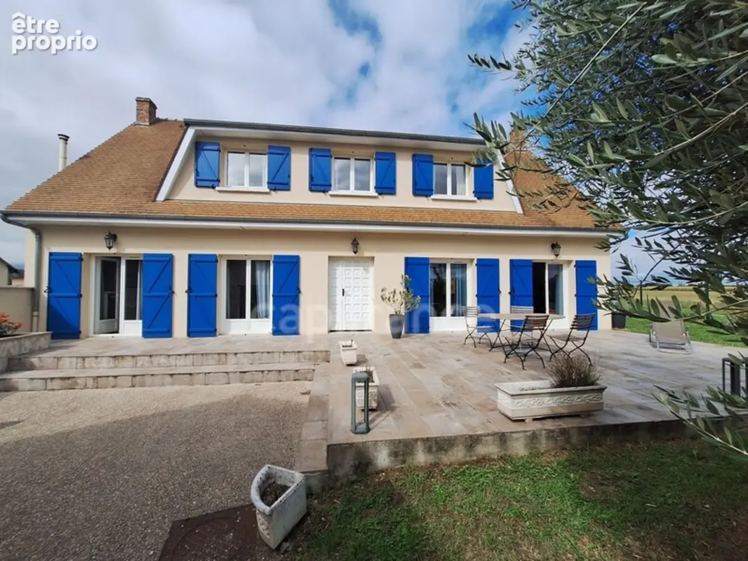 Maison 7 pièces 210 m² · à Hennezis · 210 m² · 325 000 €