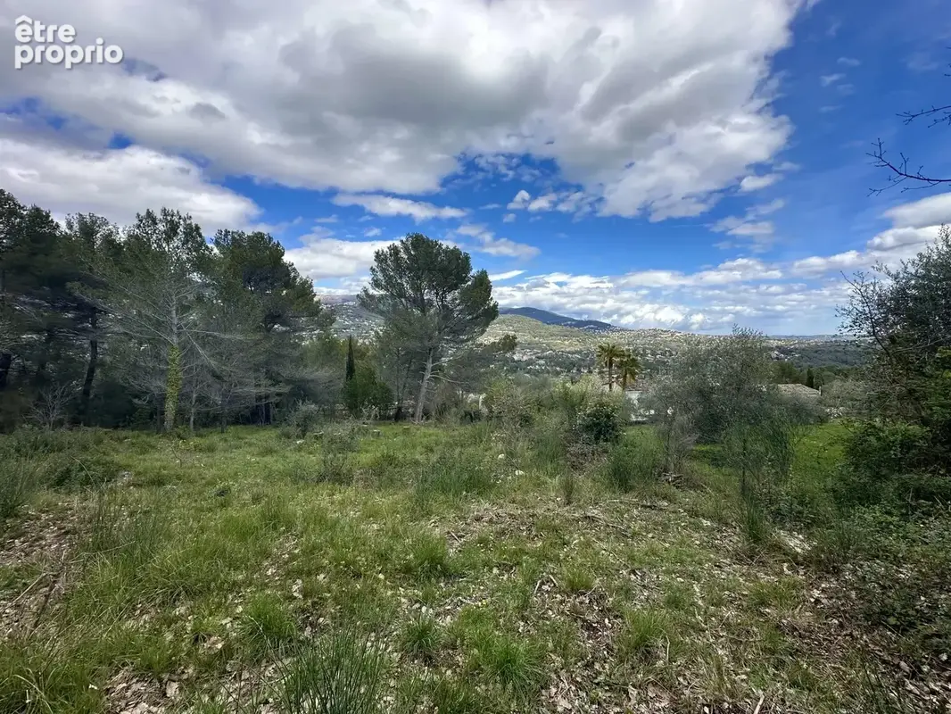 Photo Terrain à Peymeinade au prix de 230 000€