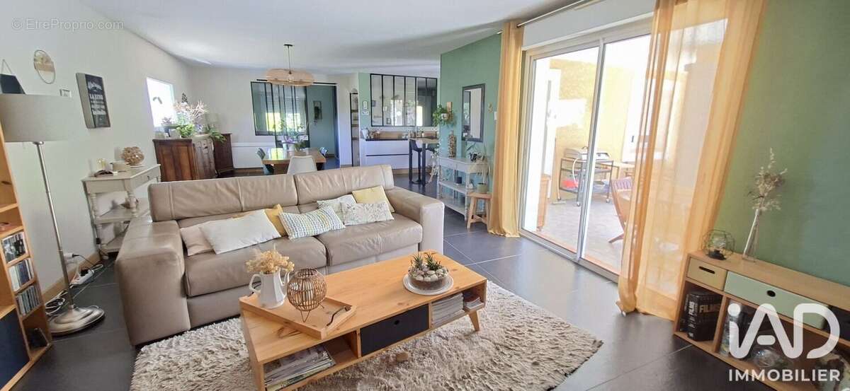 Maison 213 m² à Pomas  - photo 9
