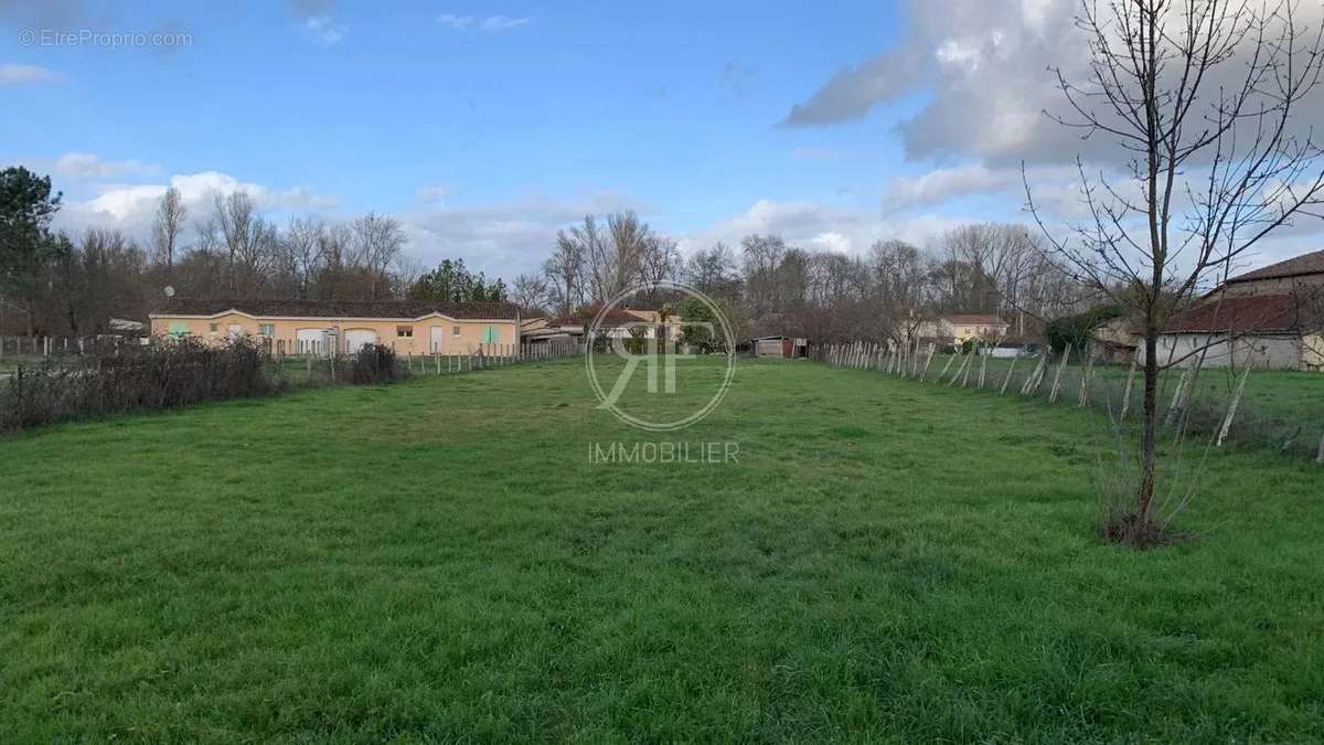 Terrain à MONTPON-MENESTEROL