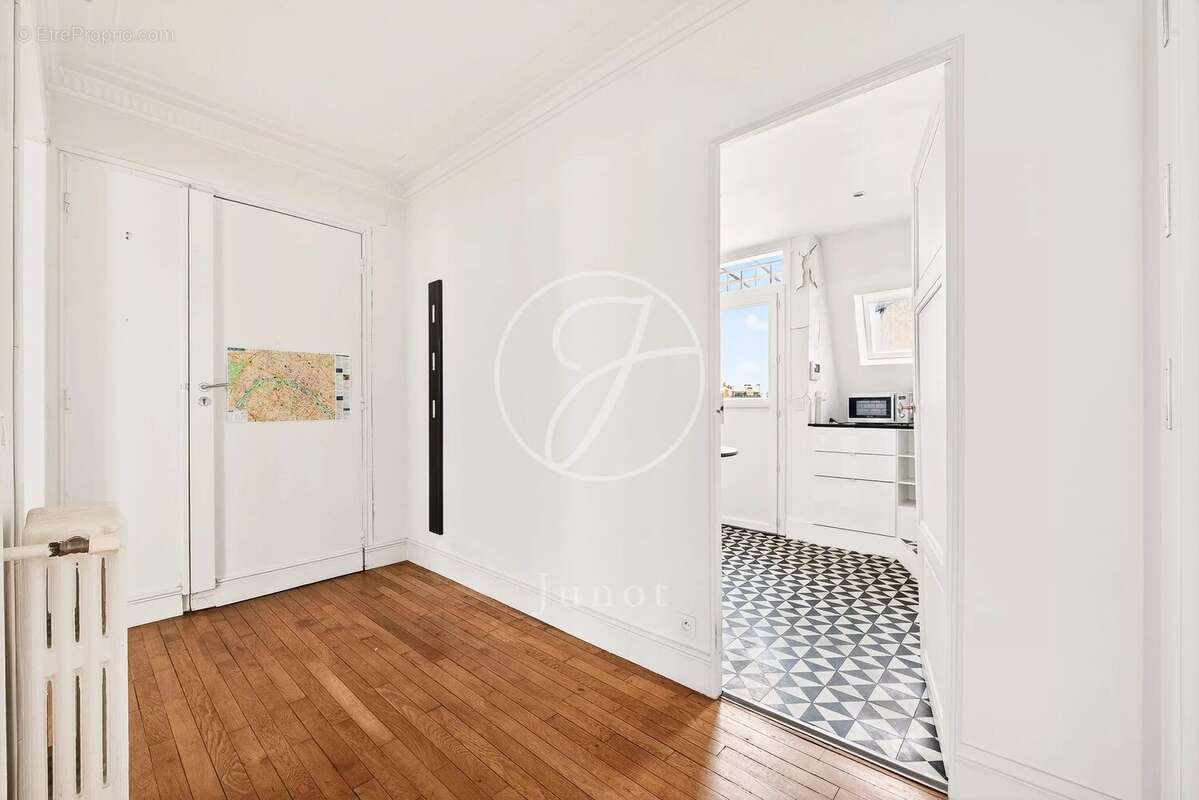 Appartement à PARIS-16E