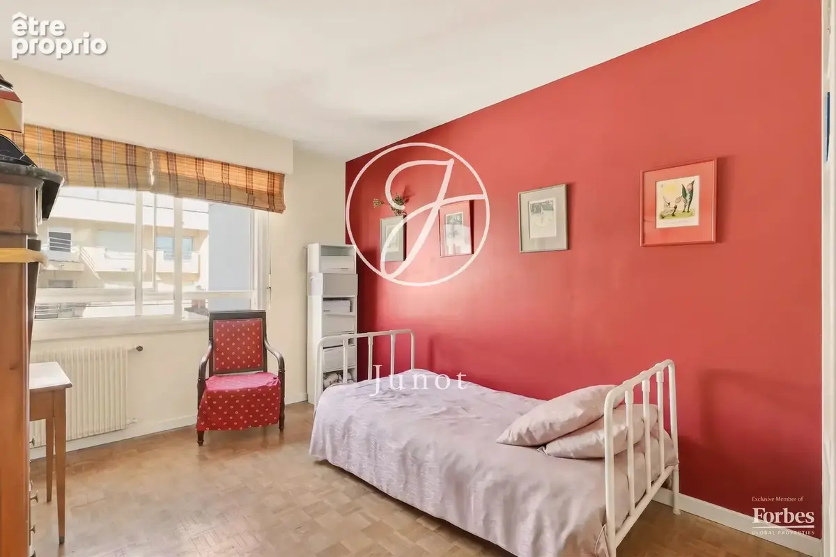 Paris 16e - PASSY / RUE LEKAIN - Appartement à vendre - 5 pièces - 130,21m² Carrez - 4 chambres. - photo 14