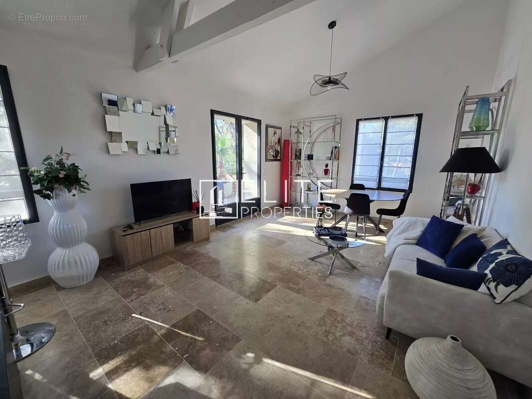 Appartement à MOUGINS