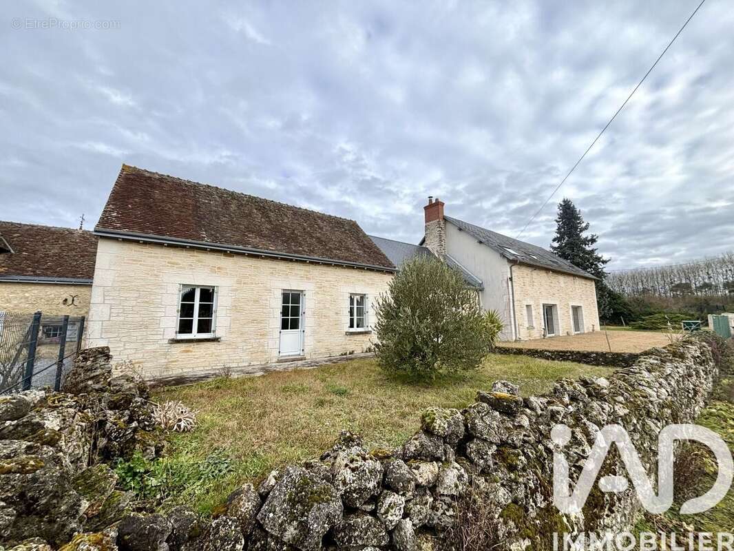 Maison 272 m² à Hommes  - photo 3