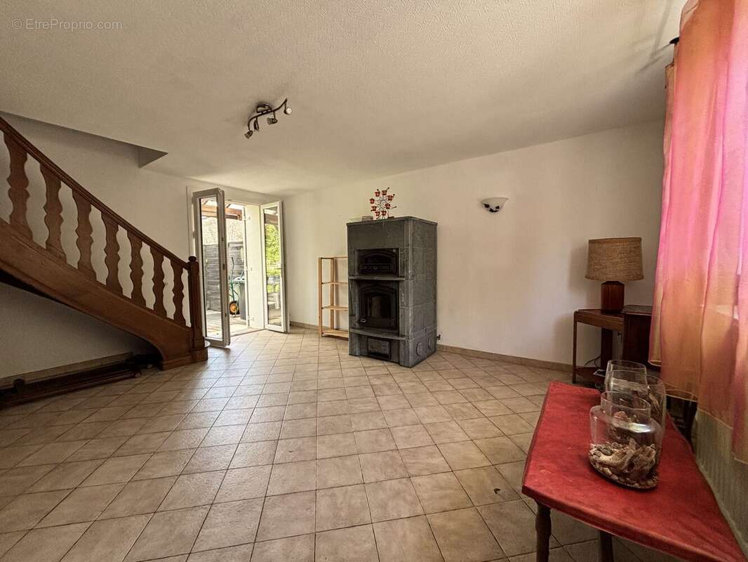 Maison à SAINT-BONNET-DES-BRUYERES