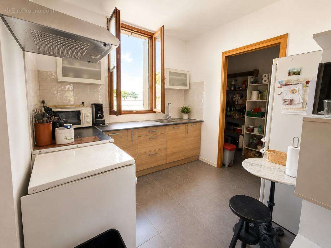 Appartement à SAINT-LAURENT-D'AIGOUZE