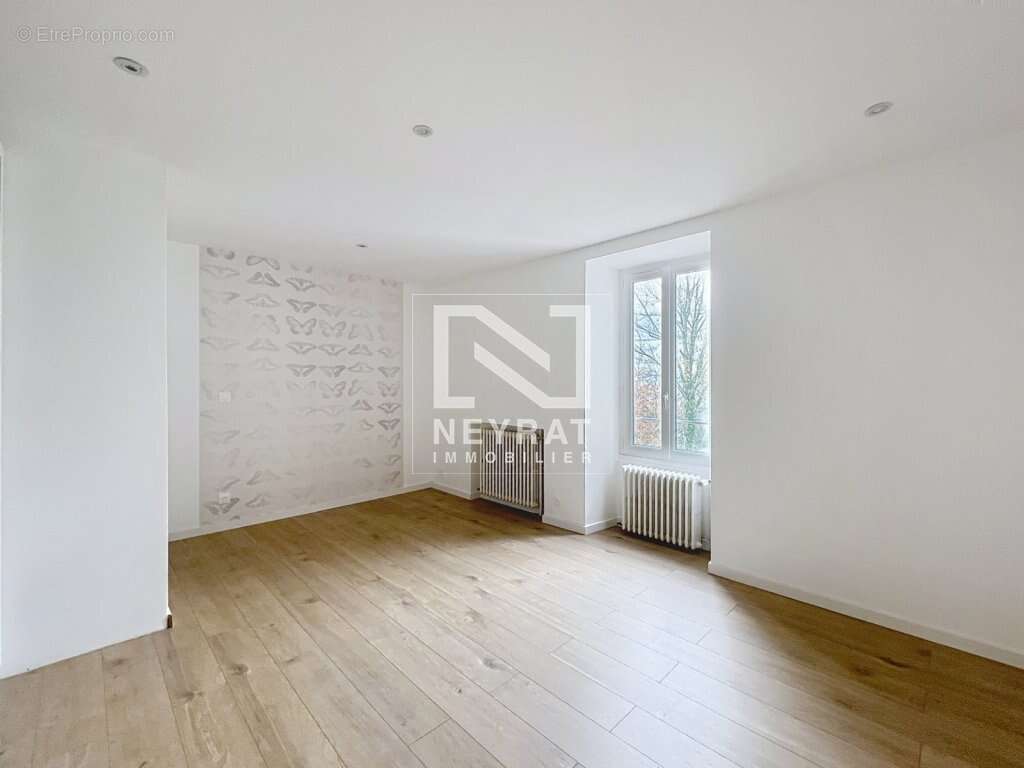 Maison à ETANG-SUR-ARROUX