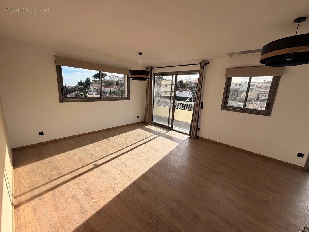 Appartement à VENCE