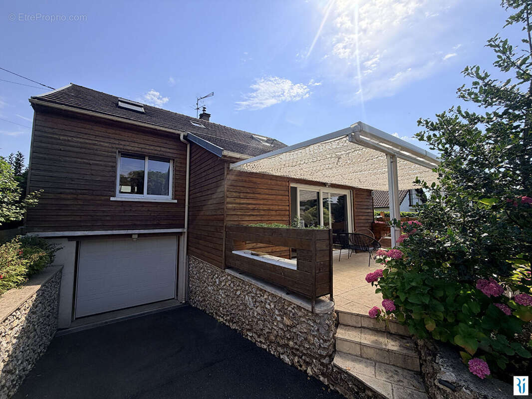 Maison à LE MESNIL-ESNARD