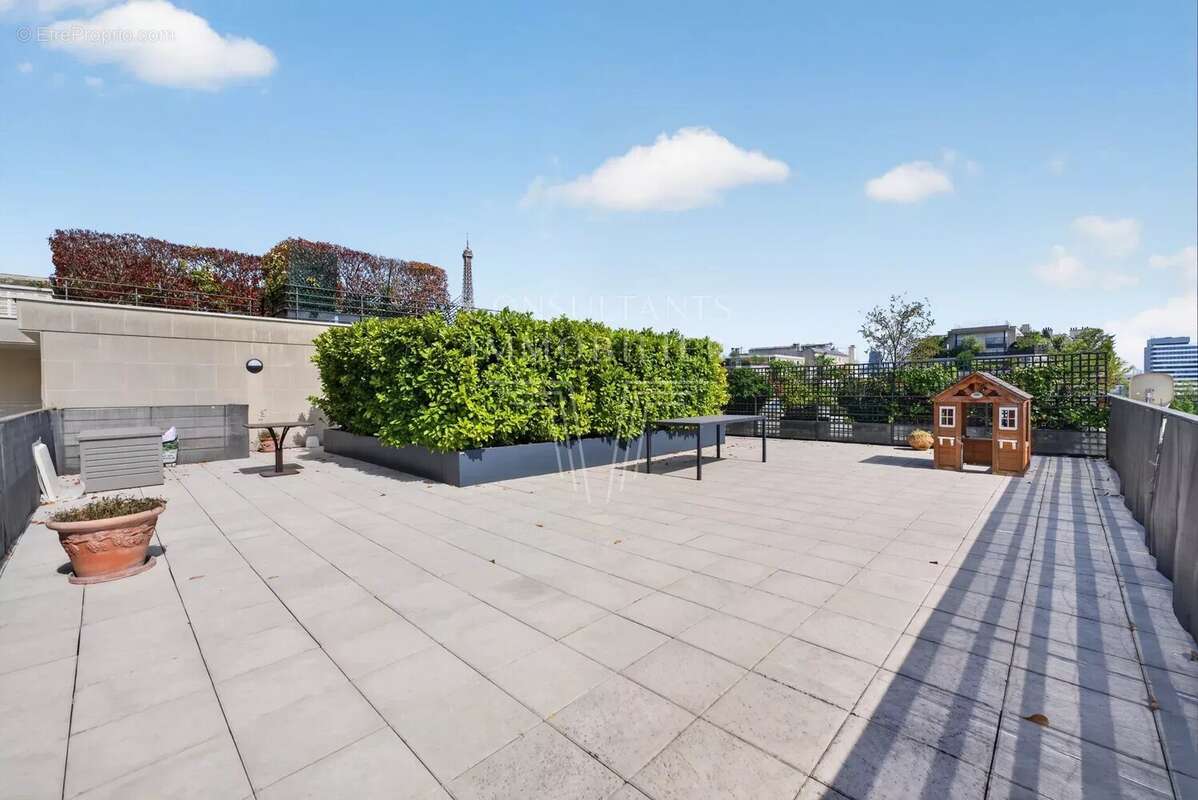 Appartement à PARIS-16E