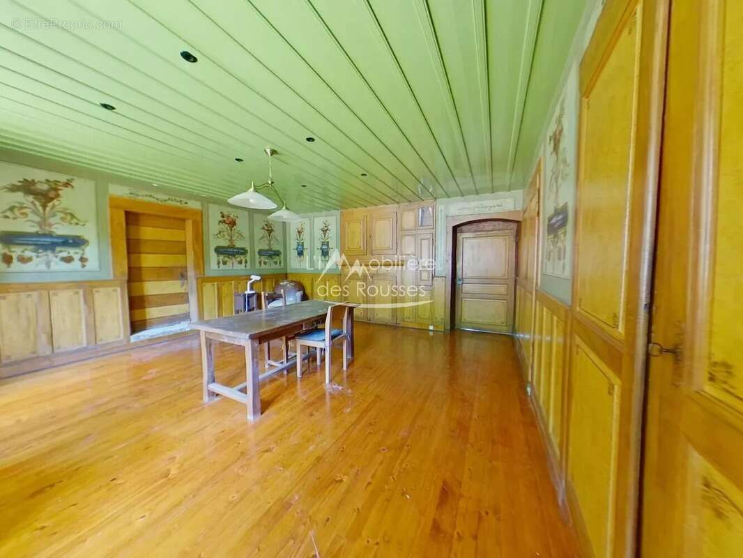 Propriété de caractère avec écurie et vaste domaine - photo 3