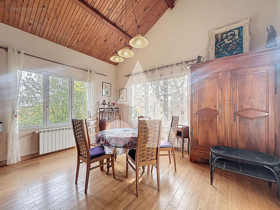 Maison à CHAMPFORGEUIL