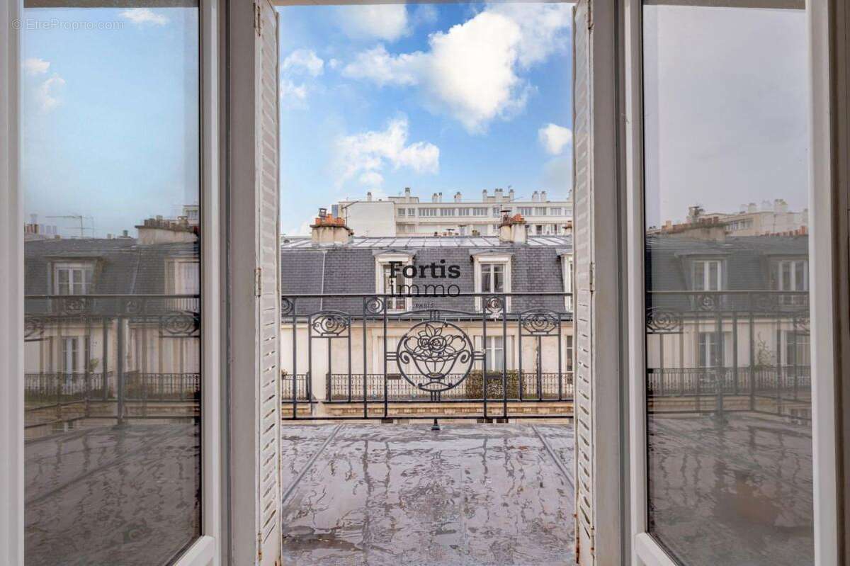 Appartement à PARIS-15E