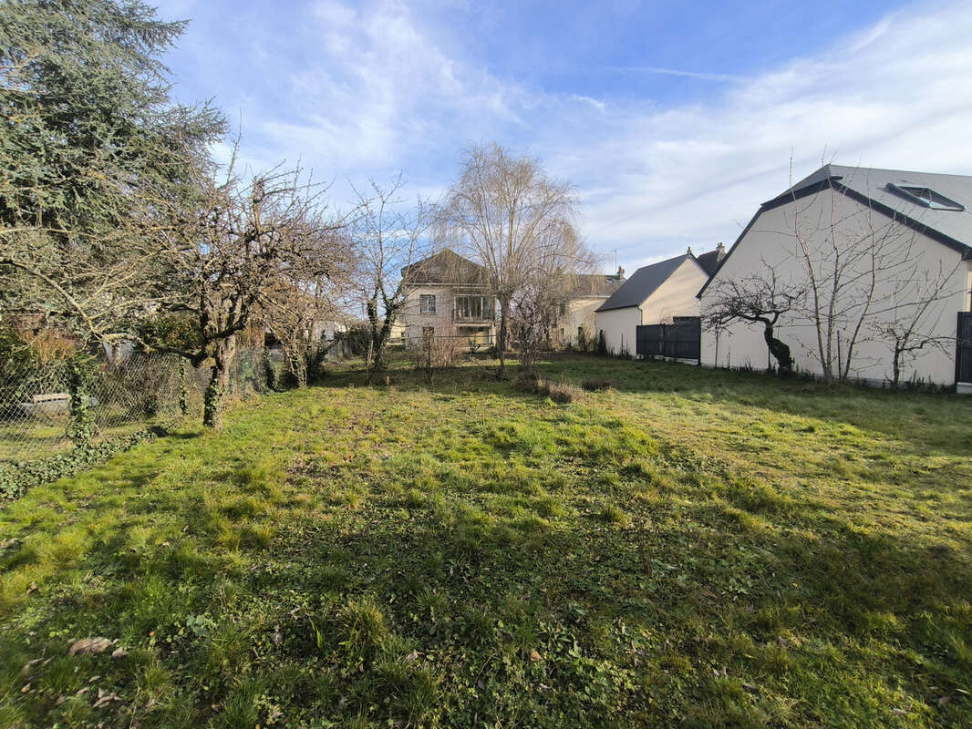 Terrain à CHAMBRAY-LES-TOURS